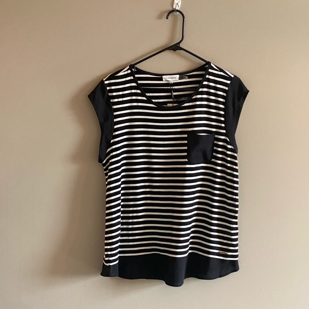 NWT Women’s Calvin Klein Black and White striped cap sleeve shirt Size L